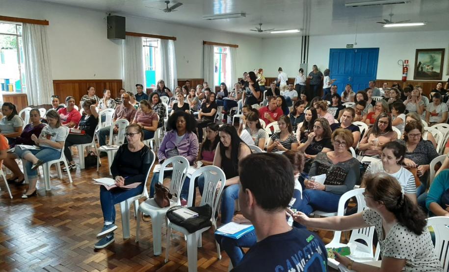 REUNIÃO SERE No dia 05 de dezembro de 2019, o Núcleo Regional de Educação de Pato Branco, realizou no Colégio Estadual La Salle, reunião para orientar as instituições de ensino sobre os procedimentos para abertura do período letivo de 2020, inclusão de turmas e efetivação das matrículas no Sistema Estadual de Registro Escolar – Escola Web. Bem como os procedimentos para o encerramento do ano letivo de 2019.