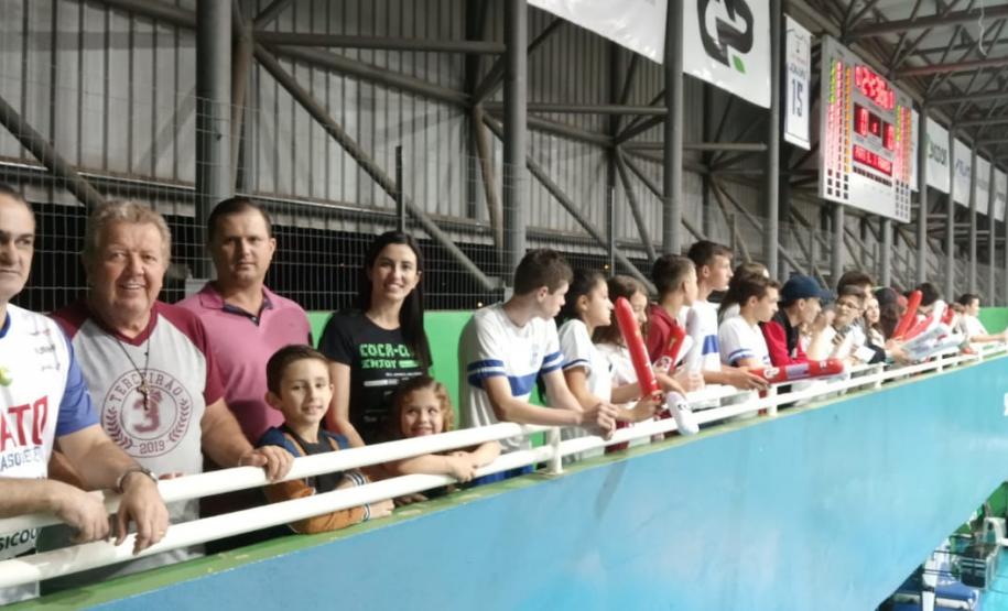 O Núcleo Regional de Educação de Pato Branco firmou parceria com o time do Pato Basquete, no dia 30 de novembro de 2019, assinando o projeto “Viva o basquete, mas não deixe de estudar”, para alunos da Rede Pública Estadual de Ensino dos 15 municípios do NRE.