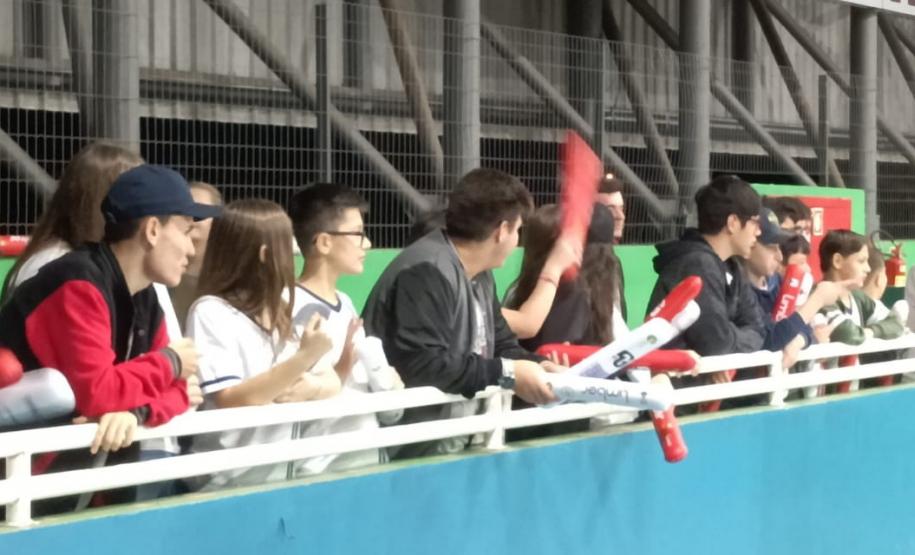 O Núcleo Regional de Educação de Pato Branco firmou parceria com o time do Pato Basquete, no dia 30 de novembro de 2019, assinando o projeto “Viva o basquete, mas não deixe de estudar”, para alunos da Rede Pública Estadual de Ensino dos 15 municípios do NRE.