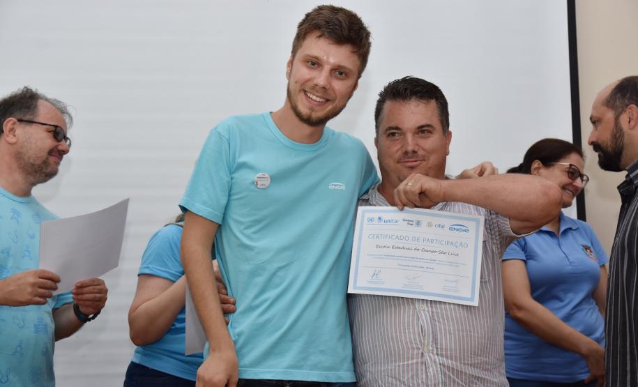 "Nós devemos ser a mudança que desejamos ver no mundo" (Gandhi).
O trabalho com Valores Humanos atrelado aos ODS (Objetivos de Desenvolvimento Sustentável) objetivou refletir e implantar ações, com o protagonismo dos alunos, em relação ao respeito, honestidade, paz, justiça, amor, verdade, empatia, responsabilidade, entre outros.