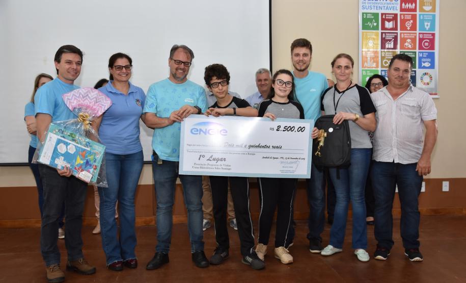 "Nós devemos ser a mudança que desejamos ver no mundo" (Gandhi).
O trabalho com Valores Humanos atrelado aos ODS (Objetivos de Desenvolvimento Sustentável) objetivou refletir e implantar ações, com o protagonismo dos alunos, em relação ao respeito, honestidade, paz, justiça, amor, verdade, empatia, responsabilidade, entre outros.