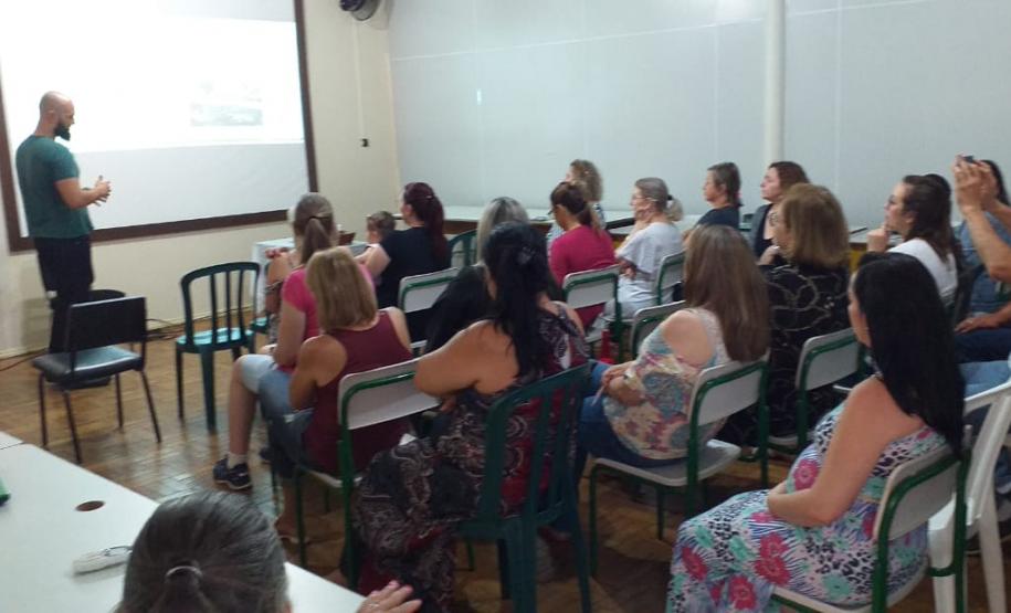 DIA D - DE COMBATE AO MOSQUITO AEDES AEGYPTI  NO NRE DE PATO BRANCO E INSTITUIÇÕES DE ENSINO No dia 18 de dezembro de 2019, dia D, de combate ao mosquito Aedes Aegypti, o Núcleo Regional de Educação de Pato Branco realizou ações do Paraná contra a Dengue.