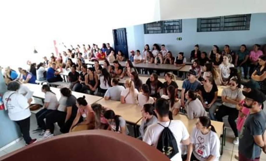 MUTIRÃO CONTRA A DENGUE O Colégio Estadual de Pato Branco – CEPB participou do mutirão contra a dengue, no sábado, dia 15 de fevereiro de 2020.