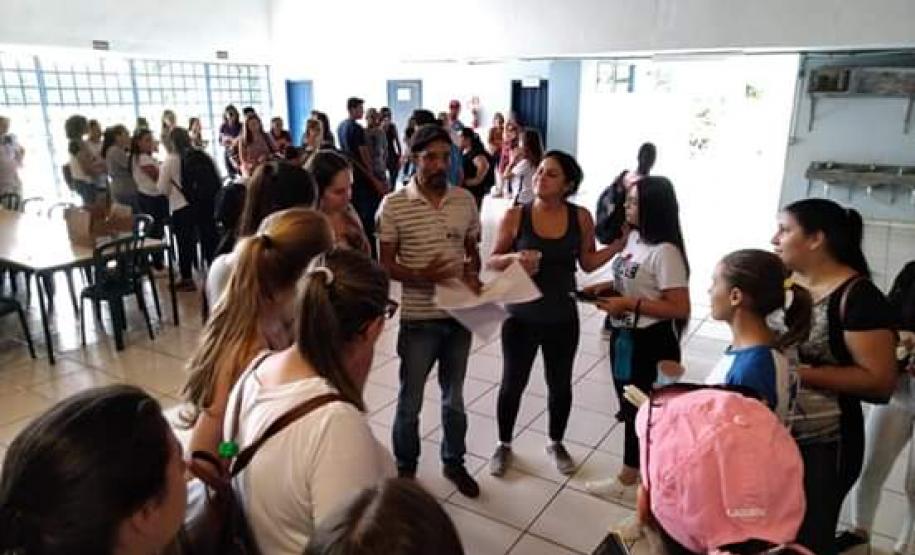 MUTIRÃO CONTRA A DENGUE O Colégio Estadual de Pato Branco – CEPB participou do mutirão contra a dengue, no sábado, dia 15 de fevereiro de 2020.