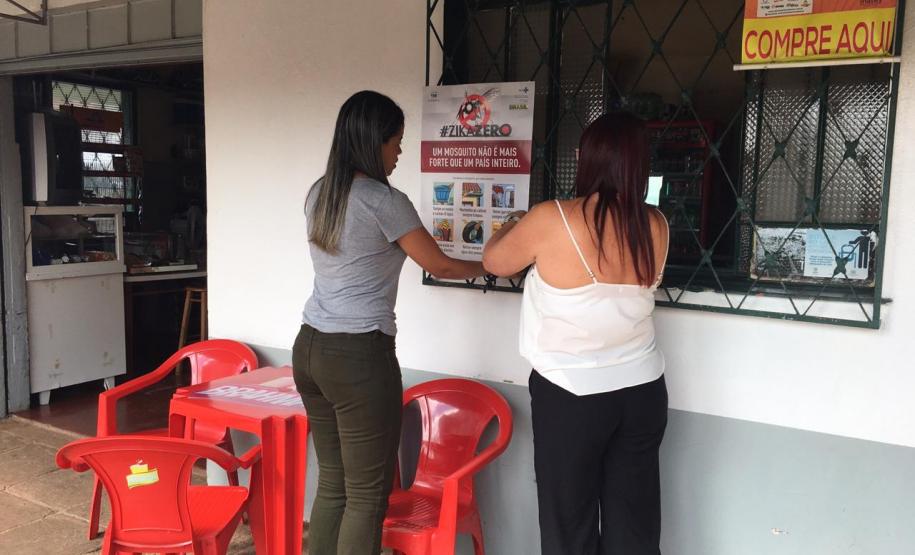 COMBATE Á DENGUE NAS INSTITUIÇÕES PÚBLICAS DA REDE ESTADUAL DE ENSINO A Secretaria de Estado da Educação e do Esporte (Seed), em parceria com a Secretaria da Saúde do Estado do Paraná (Sesa), vem realizando ações contra a dengue, com objetivo de esclarecer e divulgar medidas preventivas no combate à doença.