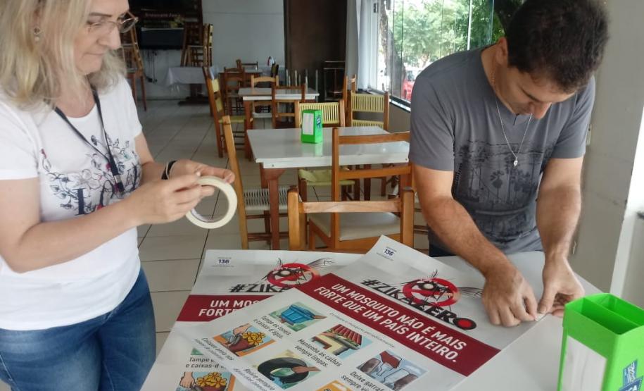 COMBATE Á DENGUE NAS INSTITUIÇÕES PÚBLICAS DA REDE ESTADUAL DE ENSINO A Secretaria de Estado da Educação e do Esporte (Seed), em parceria com a Secretaria da Saúde do Estado do Paraná (Sesa), vem realizando ações contra a dengue, com objetivo de esclarecer e divulgar medidas preventivas no combate à doença.