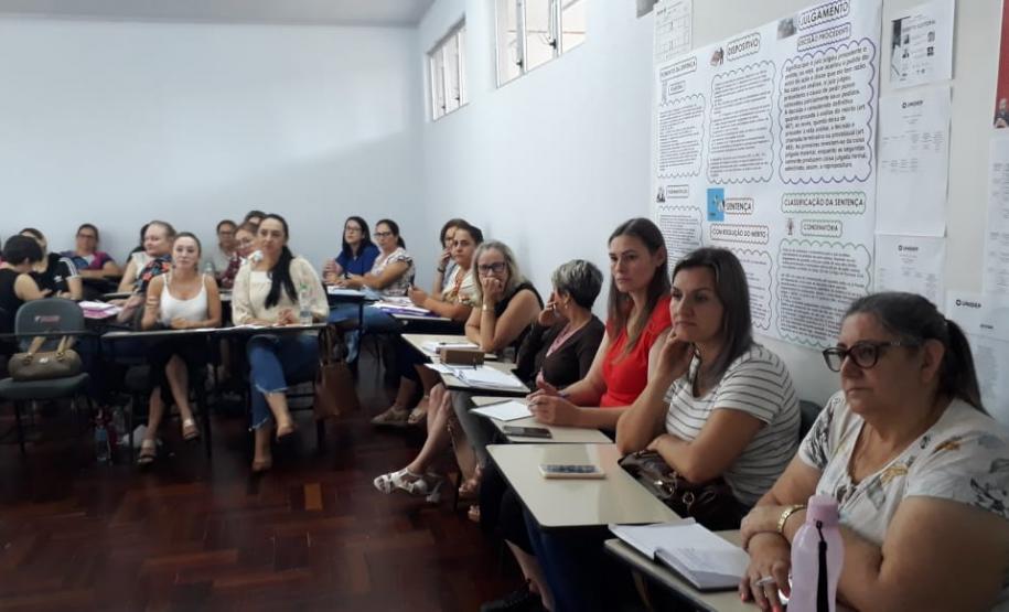 As Equipes Gestoras das Instituições Estaduais de Ensino do Núcleo Regional de Educação de Pato Branco estiveram reunidas no I Encontro Formativo, formação continuada que foi realizada dia 12 de março de 2020, em Pato Branco.