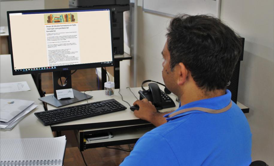 Professor Formador A Secretaria de Estado da Educação e do Esporte (Seed) lançou nesta quinta-feira (4) o edital para selecionar “Professor Formador” nas áreas de Biologia, Ciências, Língua Portuguesa e Matemática. Serão 500 selecionados que receberão bolsas de R$600,00, além de um certificado de 60 horas como docente. As inscrições começam nesta sexta-feira (5).