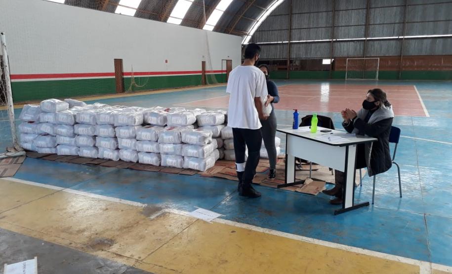 Projeto “SEGURANÇA ALIMENTAR EMERGENCIAL A CRIANÇAS E ADOLESCENTES INDÍGENAS E DE COMUNIDADES TRADICIONAIS” Em uma ação conjunta da SEJUF e SEED foram entregues 3441 cestas básicas para alunos das escolas Indígenas, Quilombola e do Campo no Núcleo Regional de Educação de Pato Branco.