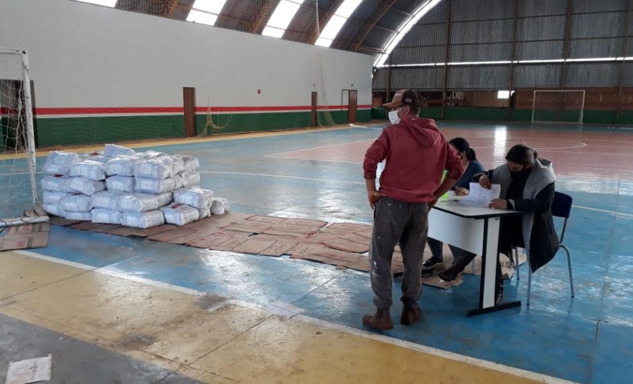 Projeto “SEGURANÇA ALIMENTAR EMERGENCIAL A CRIANÇAS E ADOLESCENTES INDÍGENAS E DE COMUNIDADES TRADICIONAIS” Em uma ação conjunta da SEJUF e SEED foram entregues 3441 cestas básicas para alunos das escolas Indígenas, Quilombola e do Campo no Núcleo Regional de Educação de Pato Branco.
