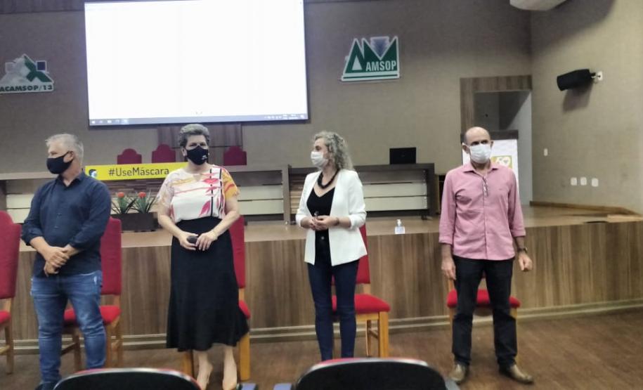 Reunião da AMSOP A chefe do Núcleo Regional de Educação Iara Lucia Tecchio Mezomo e o Assistente Técnico José Francisco Grezzana estiveram em reunião na AMSOP em Francisco Beltrão no dia 05 de fevereiro de 2021.