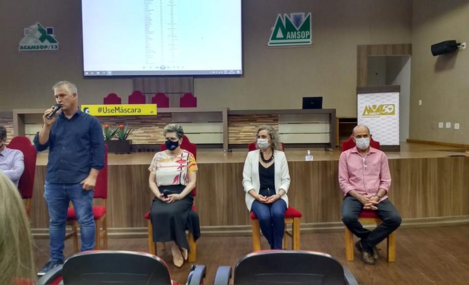 Reunião da AMSOP A chefe do Núcleo Regional de Educação Iara Lucia Tecchio Mezomo e o Assistente Técnico José Francisco Grezzana estiveram em reunião na AMSOP em Francisco Beltrão no dia 05 de fevereiro de 2021.