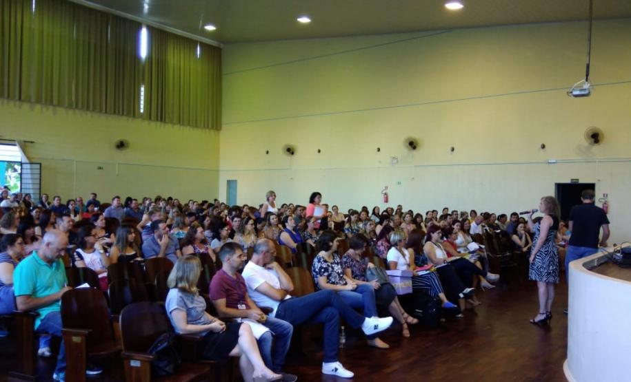 REUNIÃO TÉCNICA O NRE de Pato Branco realizou no dia 30 de janeiro de 2019, no Colégio Estadual Professor Agostinho Pereira, no Município de Pato Branco, Reunião Técnica para tratar sobre a Resolução de Distribuição de Aulas 2019 e orientações para os dias de estudo e planejamento.