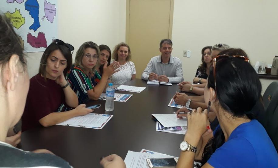 REUNIÃO COM NÚCLEO SINDICAL DA APP, REPRESENTANTES  DOS PEDAGOGOS E CHEFIA DO NRE DE PATO BRANCO No  dia 06 de fevereiro de 2019, às 10h,  compareceram ao Núcleo Regional de Educação de Pato Branco, o Núcleo Sindical da APP Sindicato e representantes dos pedagogos dos municípios que compõe a região, para reunião onde explanaram os motivos do requerimento da manutenção da jornada da hora-aula para os professores pedagogos.