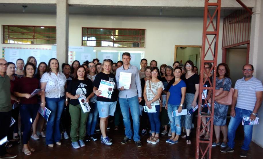 REUNIÃO COM NÚCLEO SINDICAL DA APP, REPRESENTANTES  DOS PEDAGOGOS E CHEFIA DO NRE DE PATO BRANCO No  dia 06 de fevereiro de 2019, às 10h,  compareceram ao Núcleo Regional de Educação de Pato Branco, o Núcleo Sindical da APP Sindicato e representantes dos pedagogos dos municípios que compõe a região, para reunião onde explanaram os motivos do requerimento da manutenção da jornada da hora-aula para os professores pedagogos.