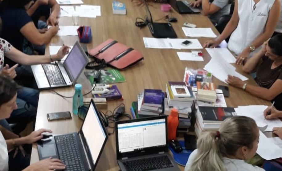 Reuniões de Estudos e Planejamento O ano letivo se aproxima cheio de ideias, projetos e muitas expectativas para toda a Comunidade Escolar. Para iniciar as atividades com o pé direito precisamos parar, refletir, deliberar, planejar e traçar metas para fortalecer o trabalho com nossos estudantes.